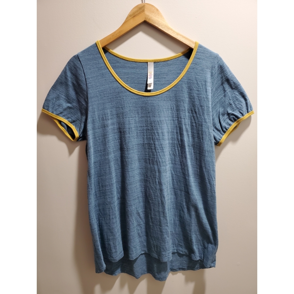 LuLaRoe Classic Tee, Size Large